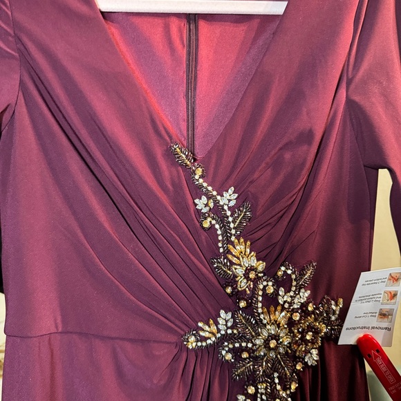 MAC DUGGAL STYLE 67848 , SIZE 2 FAUX WRAP LONG SLEEVE GOWN W/ APPLIQUÉ DETAIL - Picture 6 of 8